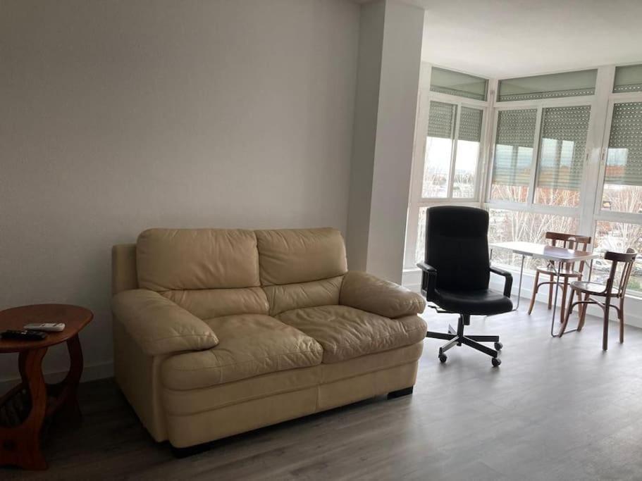 Silencioso, Luminoso Y Familiar Apartamento Apartment Madrid Bagian luar foto