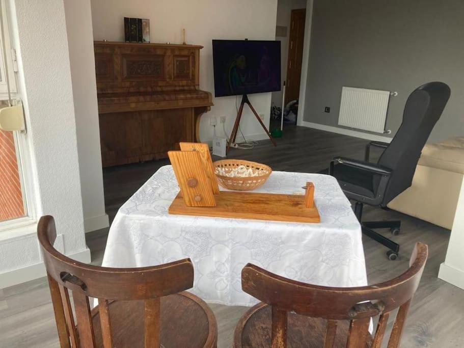 Silencioso, Luminoso Y Familiar Apartamento Apartment Madrid Bagian luar foto